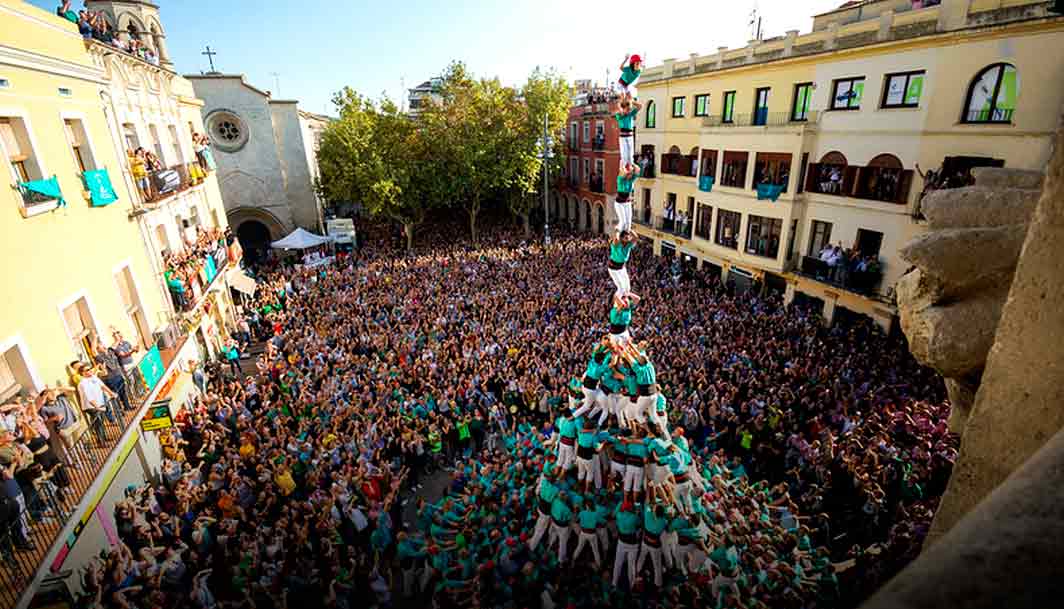 Més Amunt. La Gran Familia